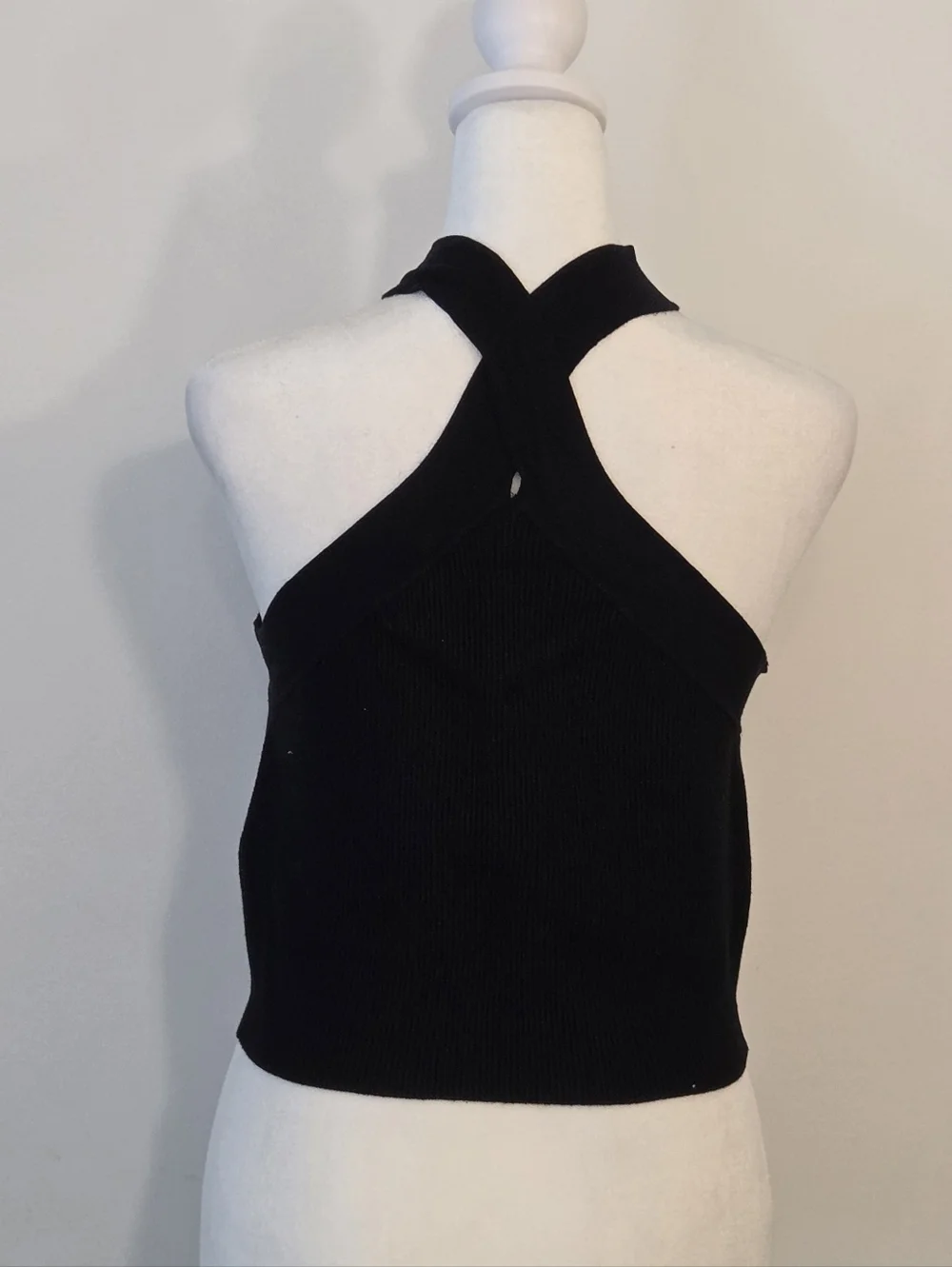 Black Halter Cross-Neck Knit Crop Top - Picture 3 of 4